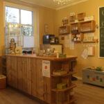Dorfcafé Vinczling - Theke + Tafel + Kindercafé