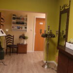 Dorfcafé Vinczling - Flur - Blick Richtung Flyer-Regal QF