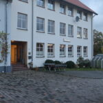Haus der Begegnung Sandebeck - Blick zur Kirche HF