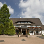 Außenansicht des Restaurants und Hotels Germanenhof in Sandebeck